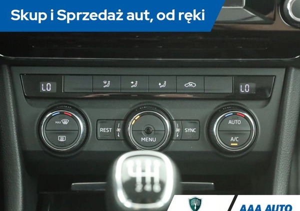Skoda Superb cena 60000 przebieg: 182105, rok produkcji 2015 z Tarnobrzeg małe 277